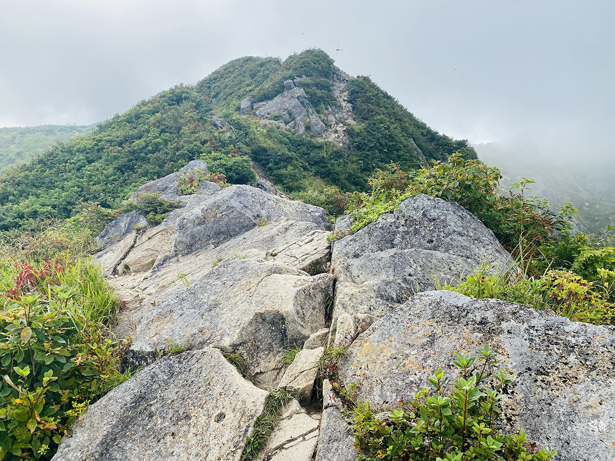 御沢野営場から飯豊山登山（切合小屋テント泊）