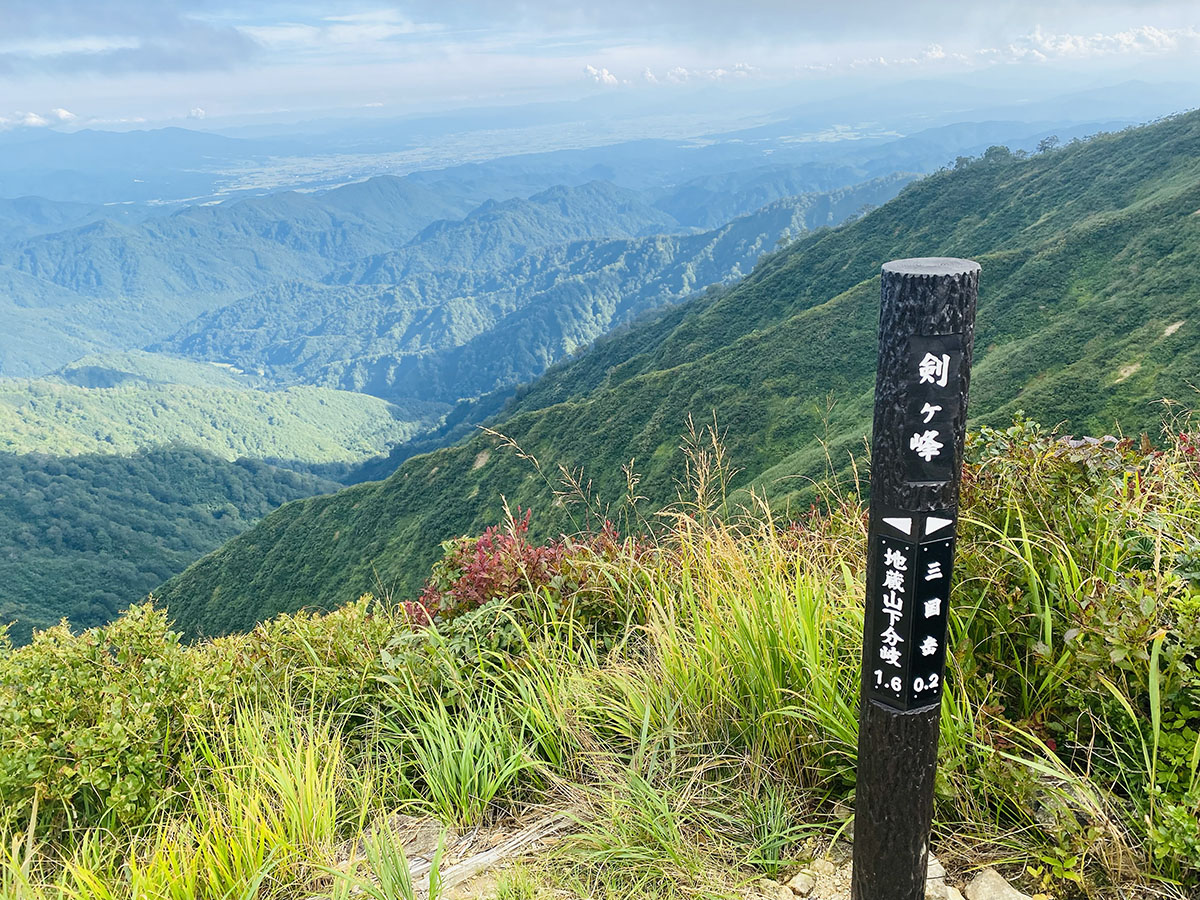 御沢野営場から飯豊山登山（切合小屋テント泊）