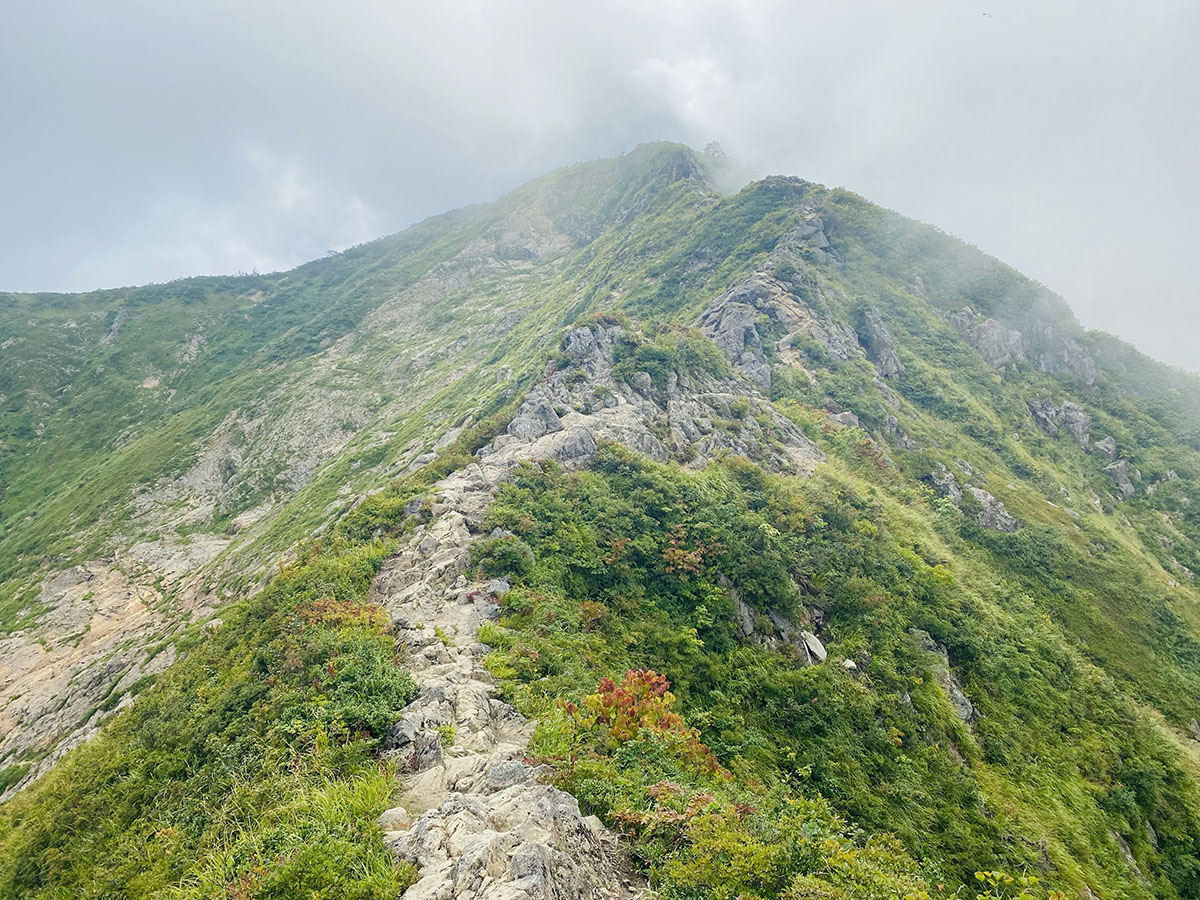 御沢野営場から飯豊山登山（切合小屋テント泊）