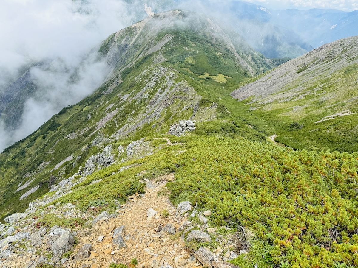 南アルプス3泊4日縦走登山2日目（光小屋〜光岳〜上河内岳〜聖平小屋テント泊）