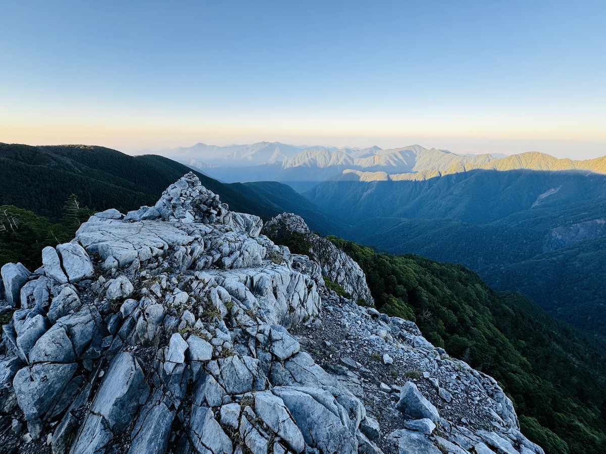 南アルプス3泊4日縦走登山2日目（光小屋〜光岳〜上河内岳〜聖平小屋テント泊）